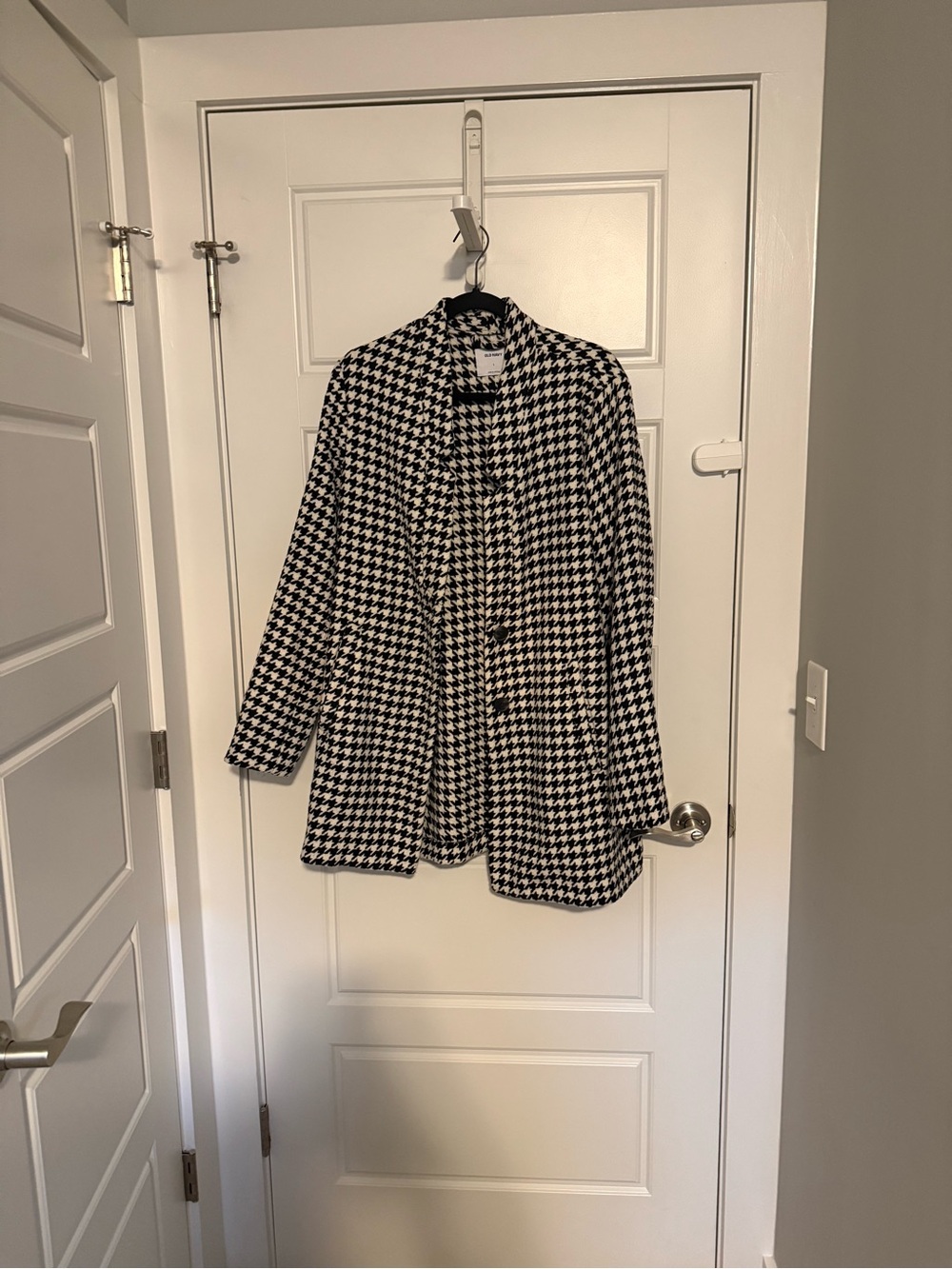 Old Navy Black and White Houndstooth lightweight coat